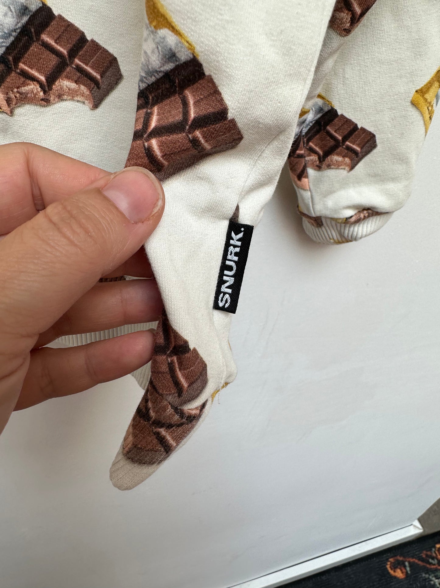 SNURK trui met chocolade maat 140