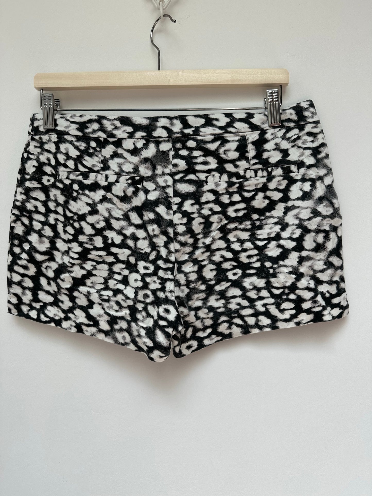 H&M short met print maat 38