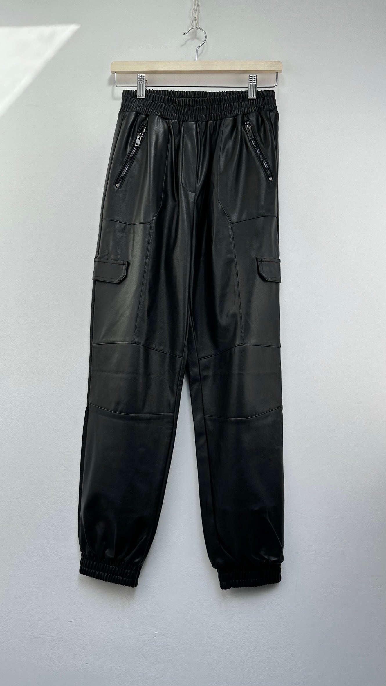 Zwarte broek in PU maat M