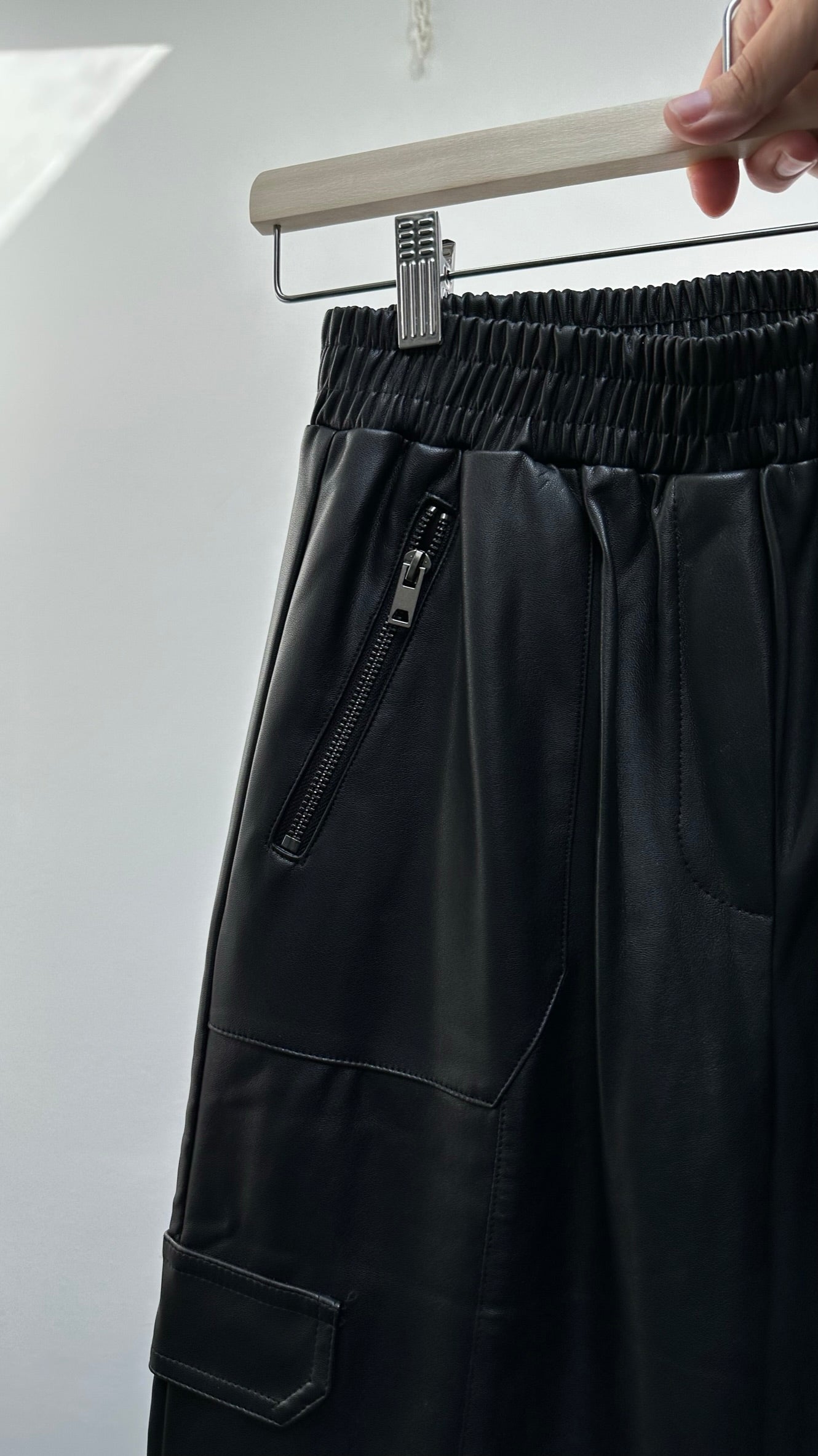 Zwarte broek in PU maat M