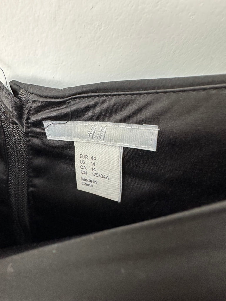 H&M zwarte rok met horizontale plooien maat 44
