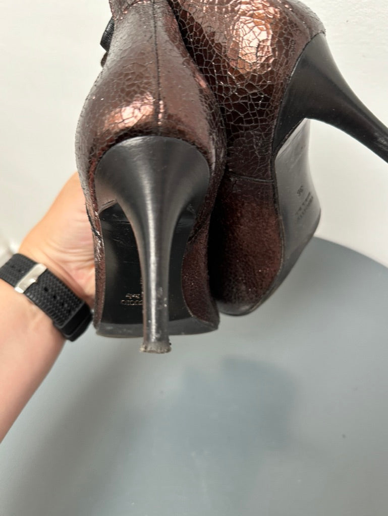 Malo bruine metallic enkellaarsjes maat 36