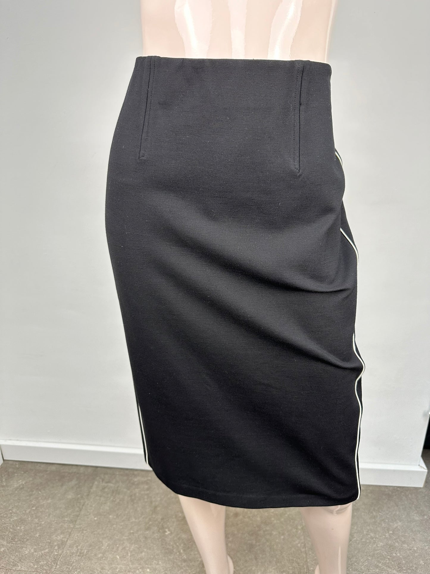 Promiss zwarte rok met piping maat M