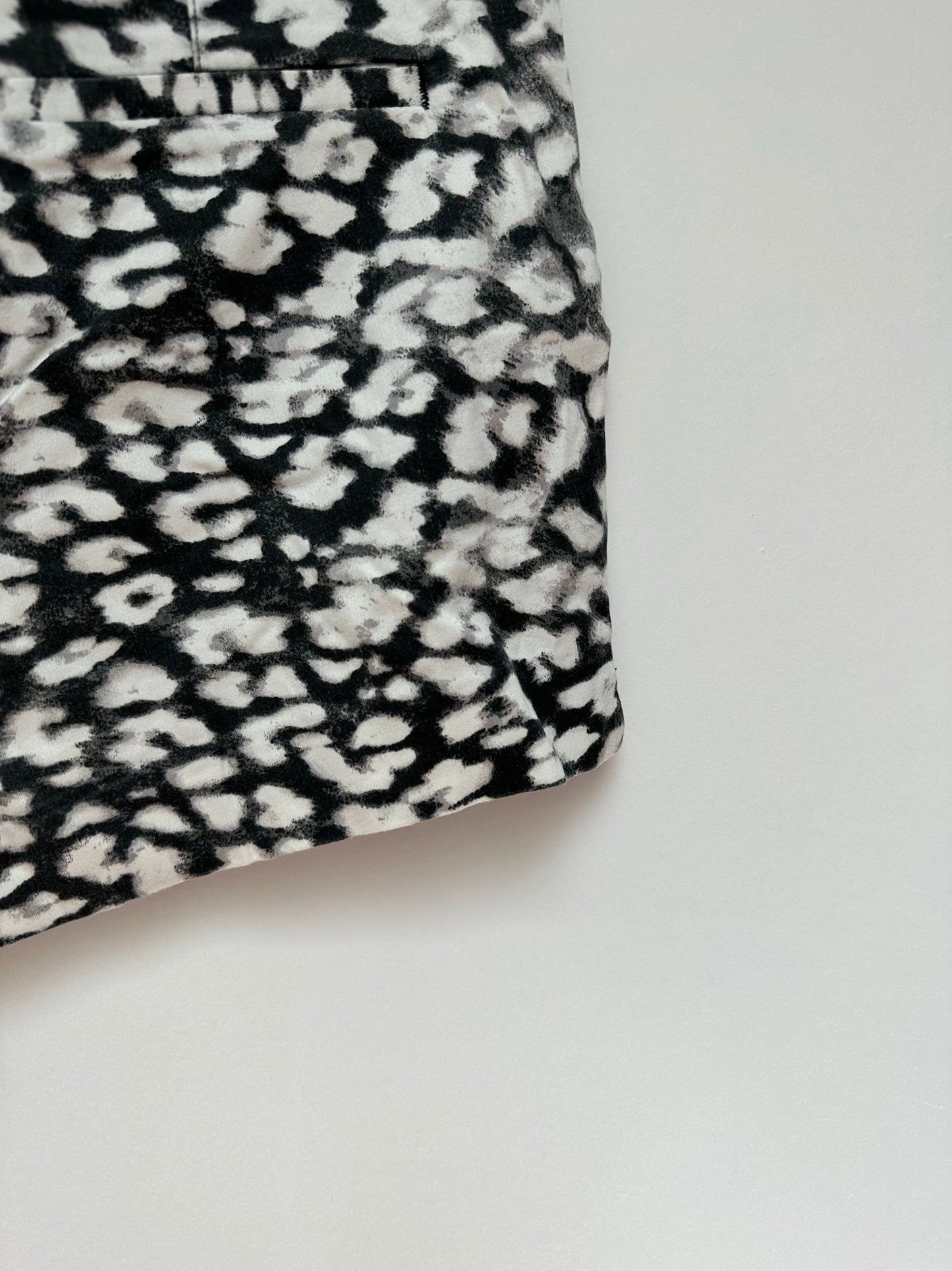 H&M short met print maat 38