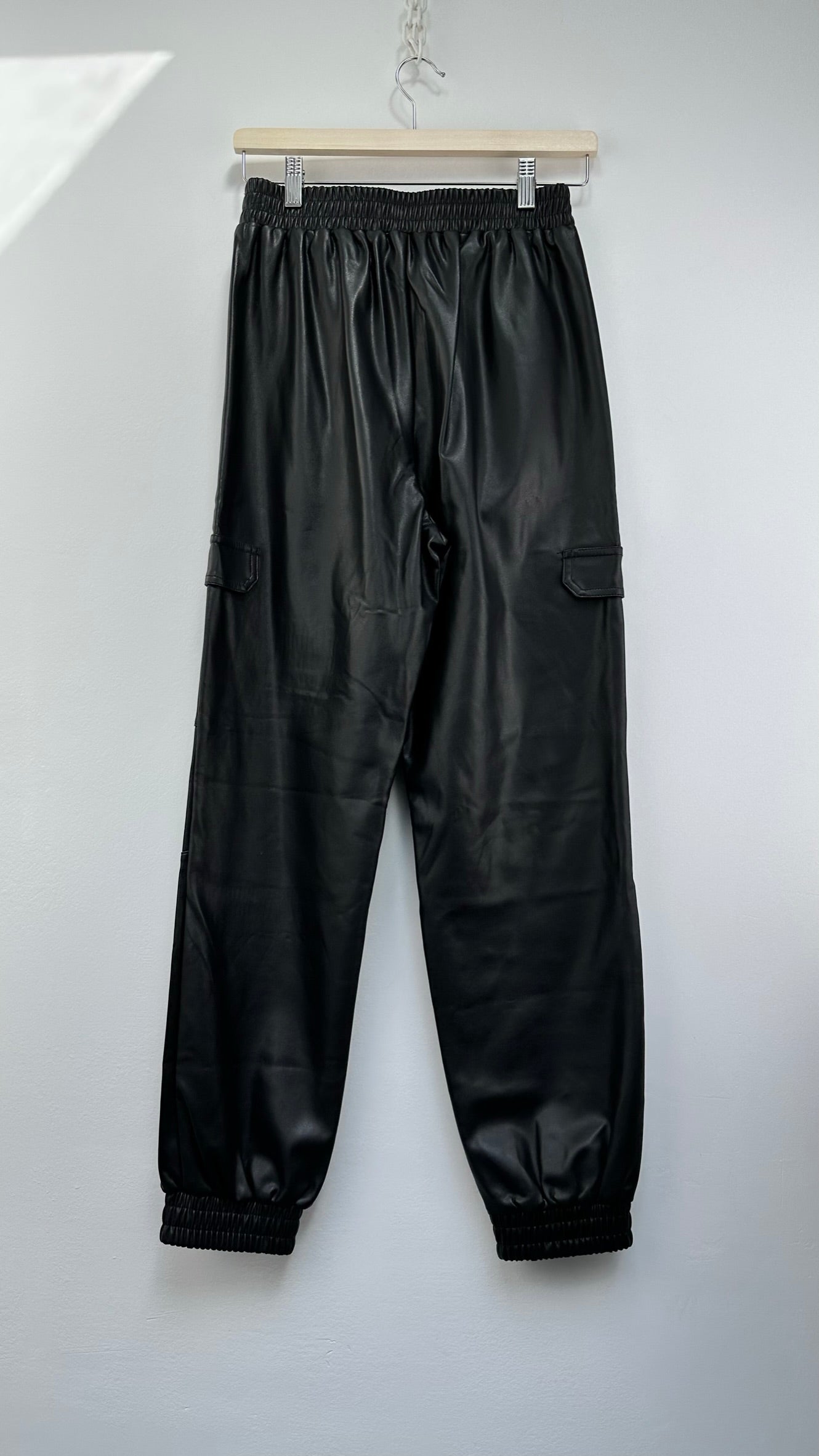 Zwarte broek in PU maat M