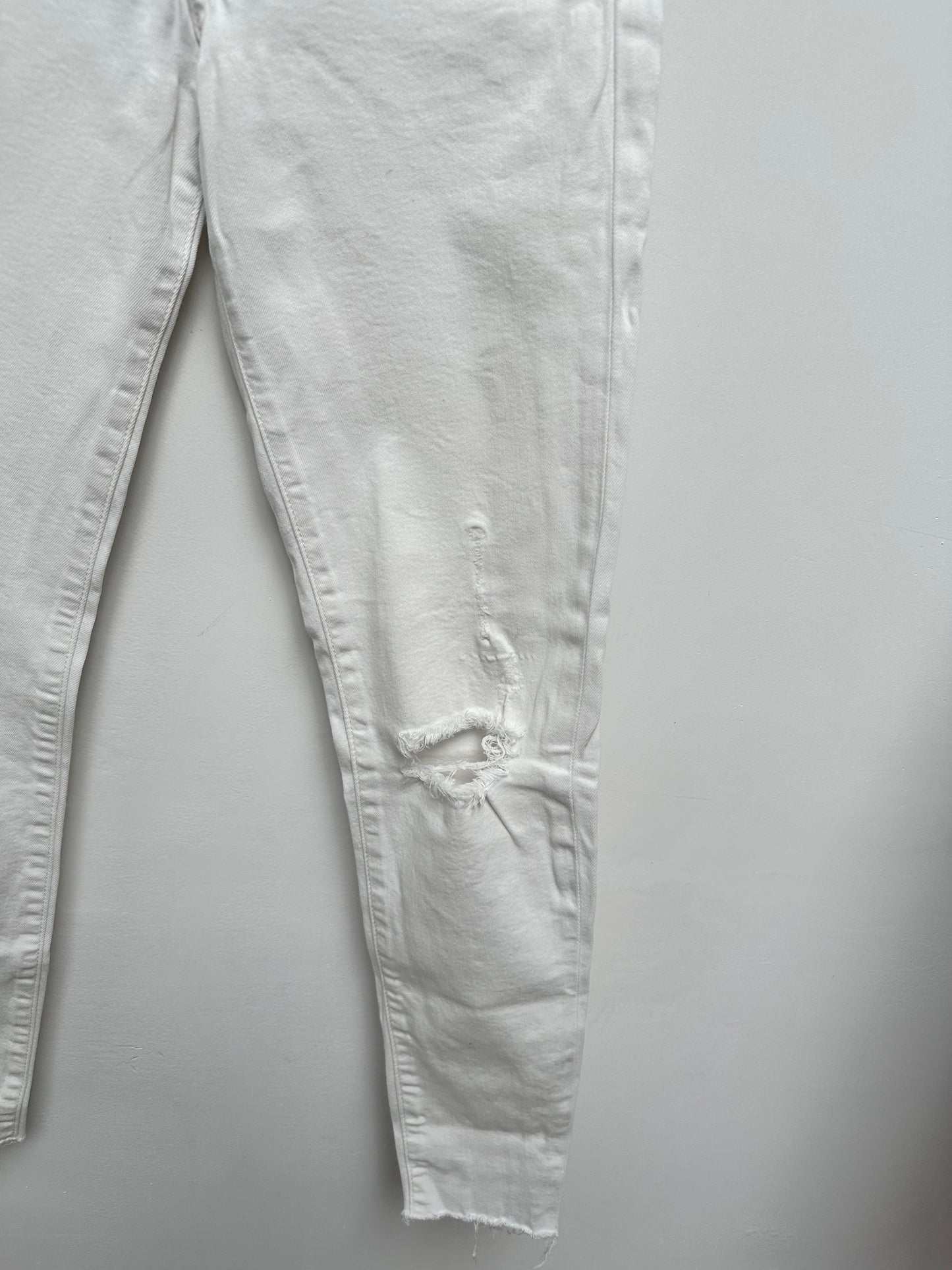 H&M ripped jeans wit maat 27/32