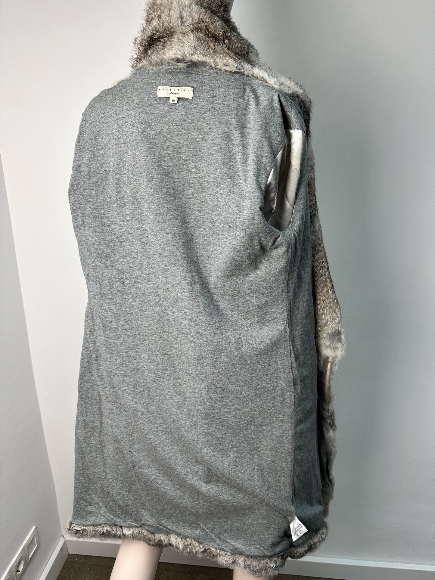 Essentiel Antwerp Fur jas maat 36