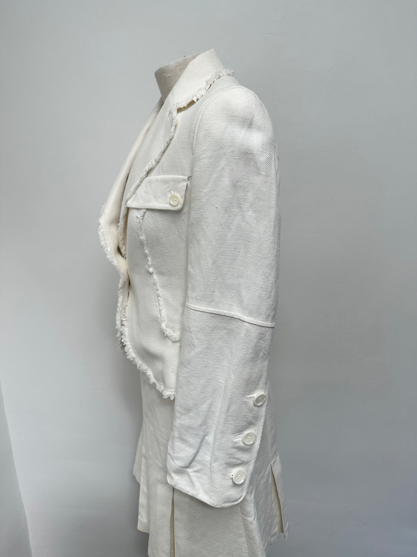 Claudia Sträter wit colbert maat 36