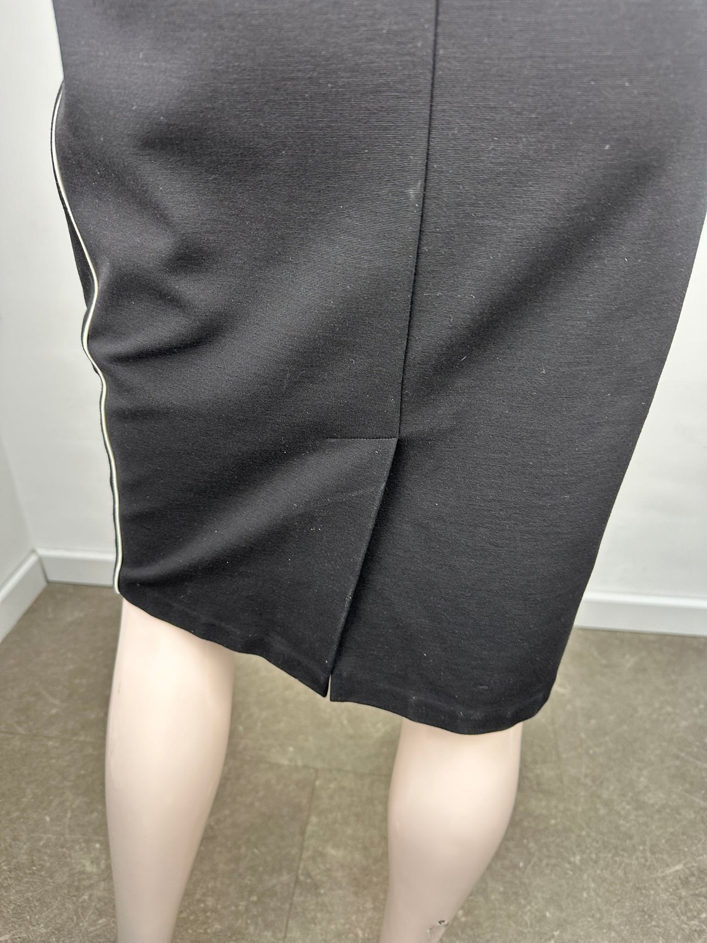 Promiss zwarte rok met piping maat M