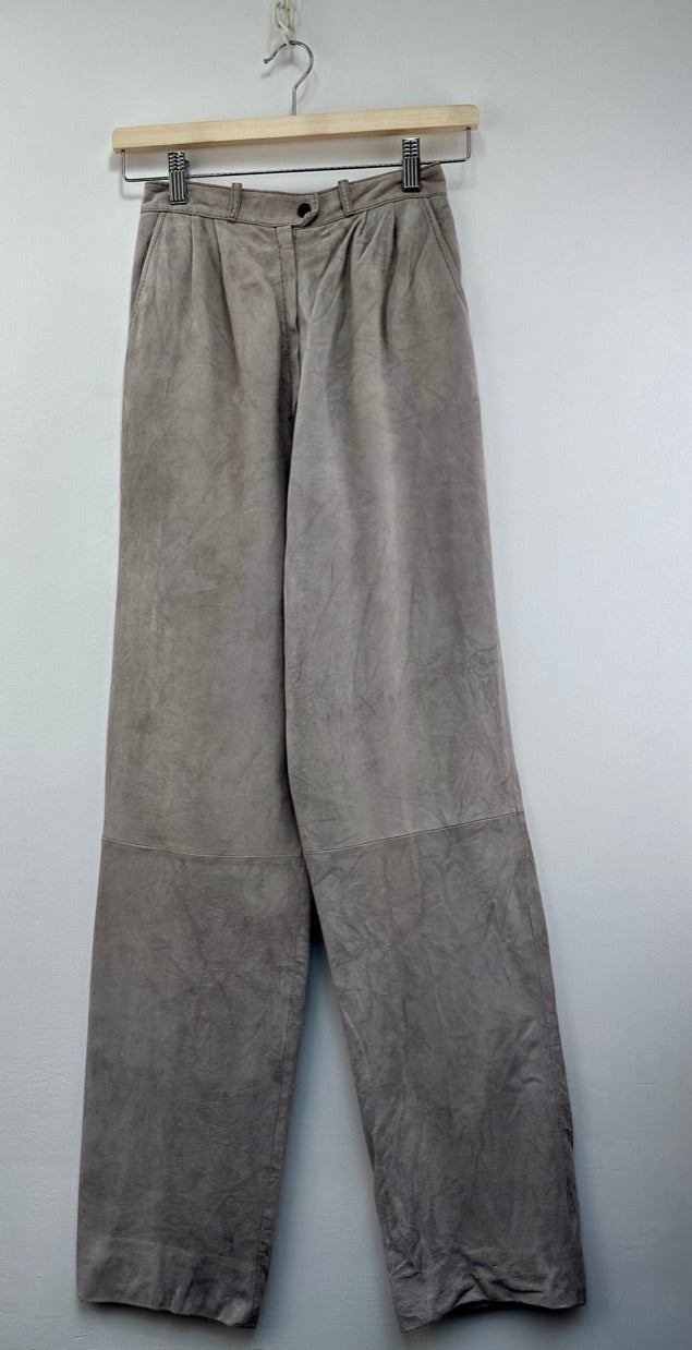 Lichtgrijze suède broek maat 38