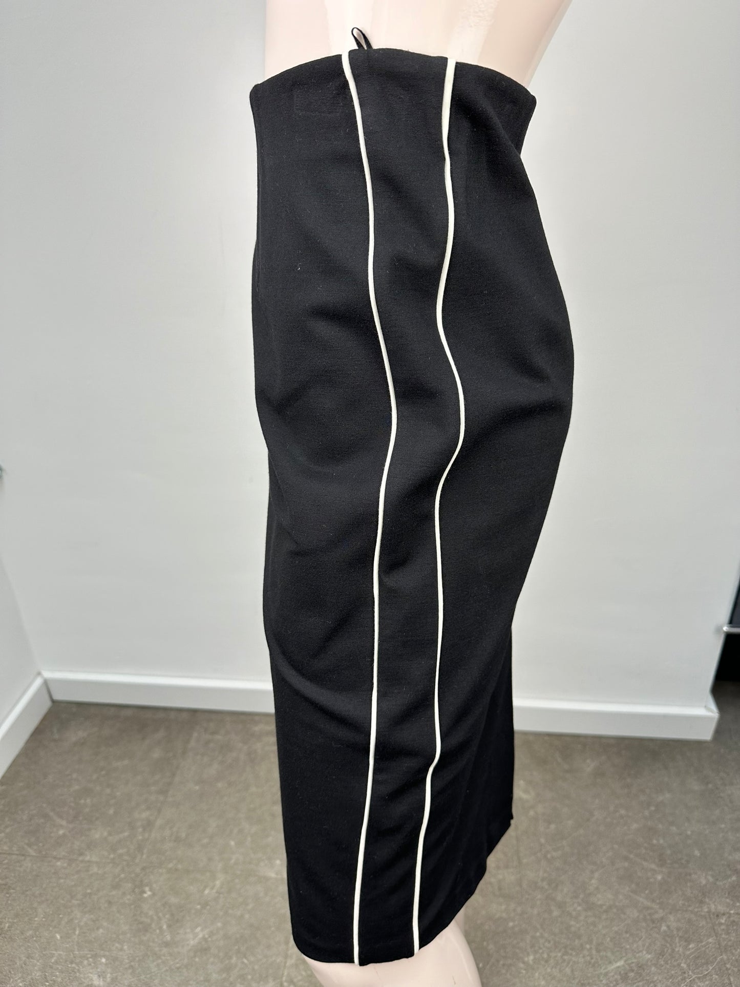 Promiss zwarte rok met piping maat M