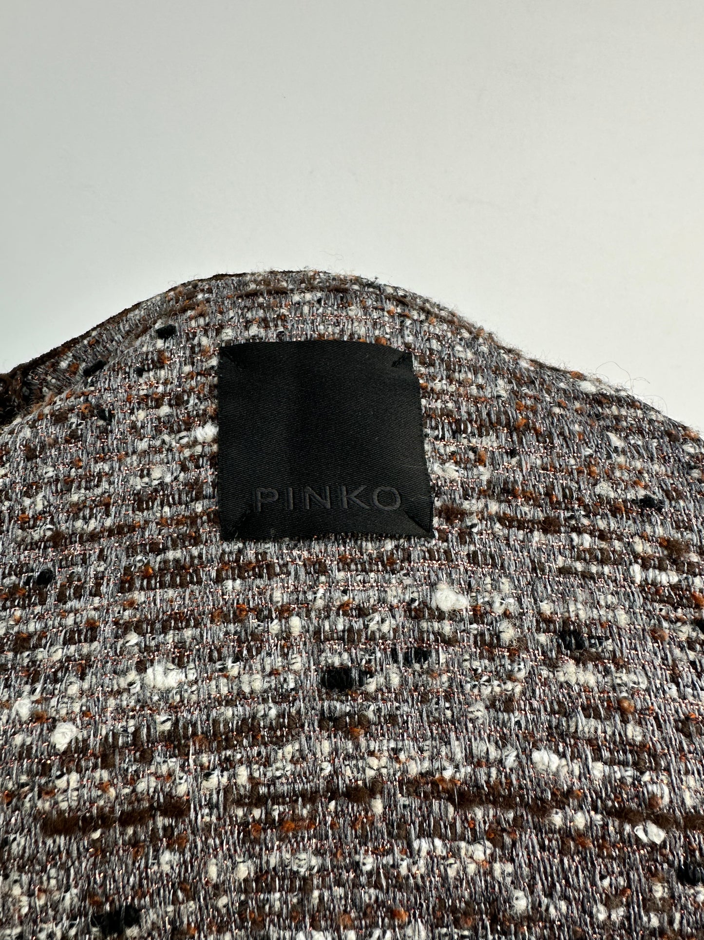 Pinko bruin bouclé jasje met pailletten maat 40