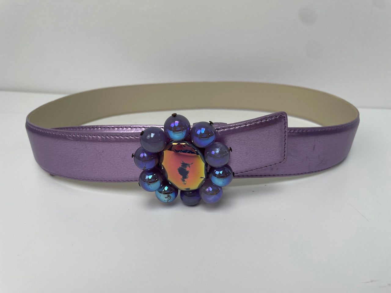 Moschino paarse riem met bloemengesp maat 95 cm