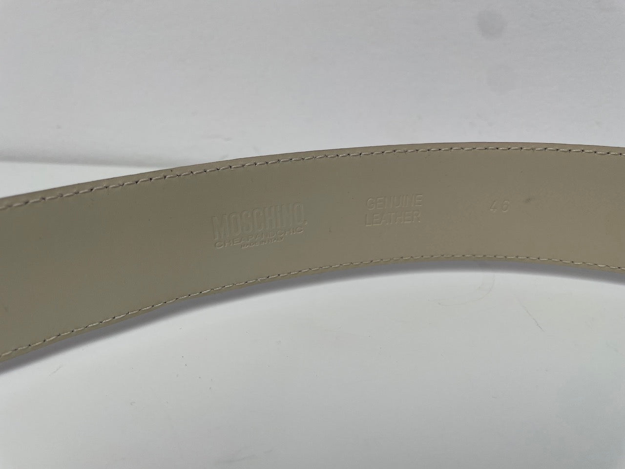 Moschino paarse riem met bloemengesp maat 95 cm