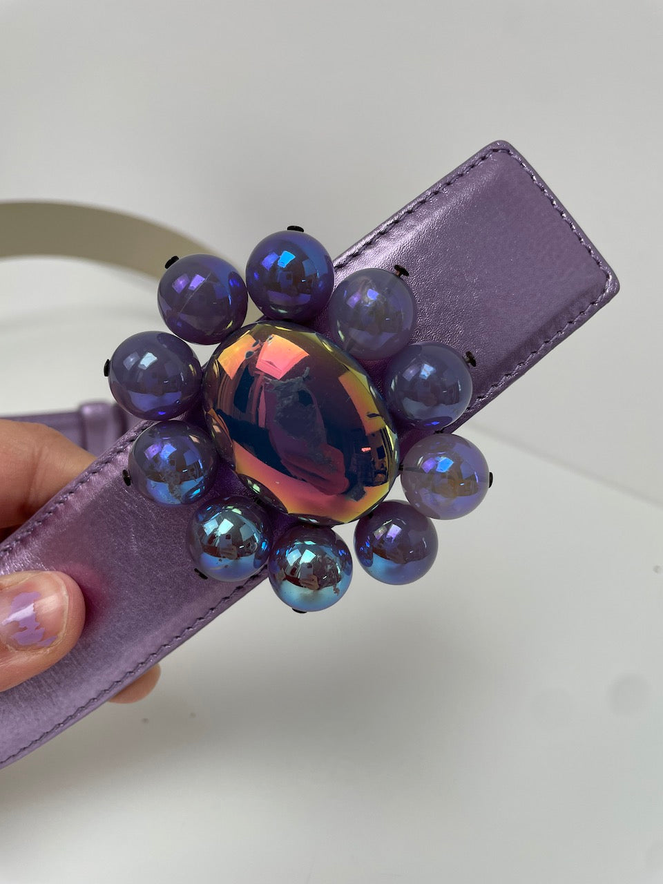 Moschino paarse riem met bloemengesp maat 95 cm