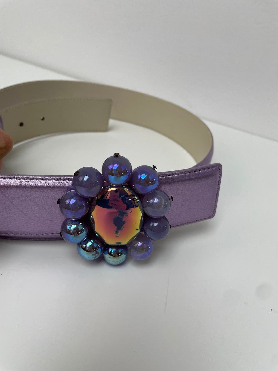 Moschino paarse riem met bloemengesp maat 95 cm