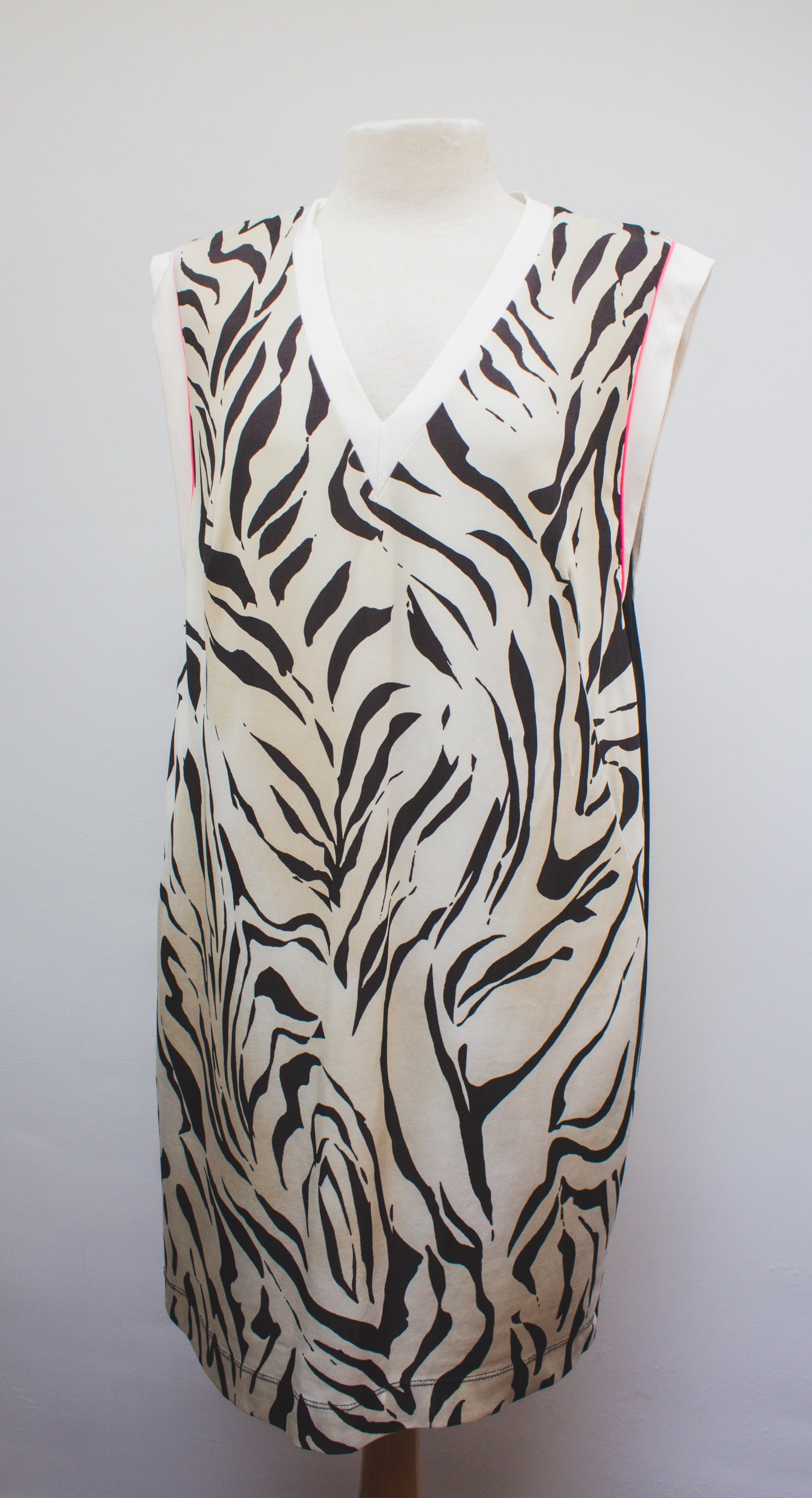 Marc Cain beige jurk maat 5