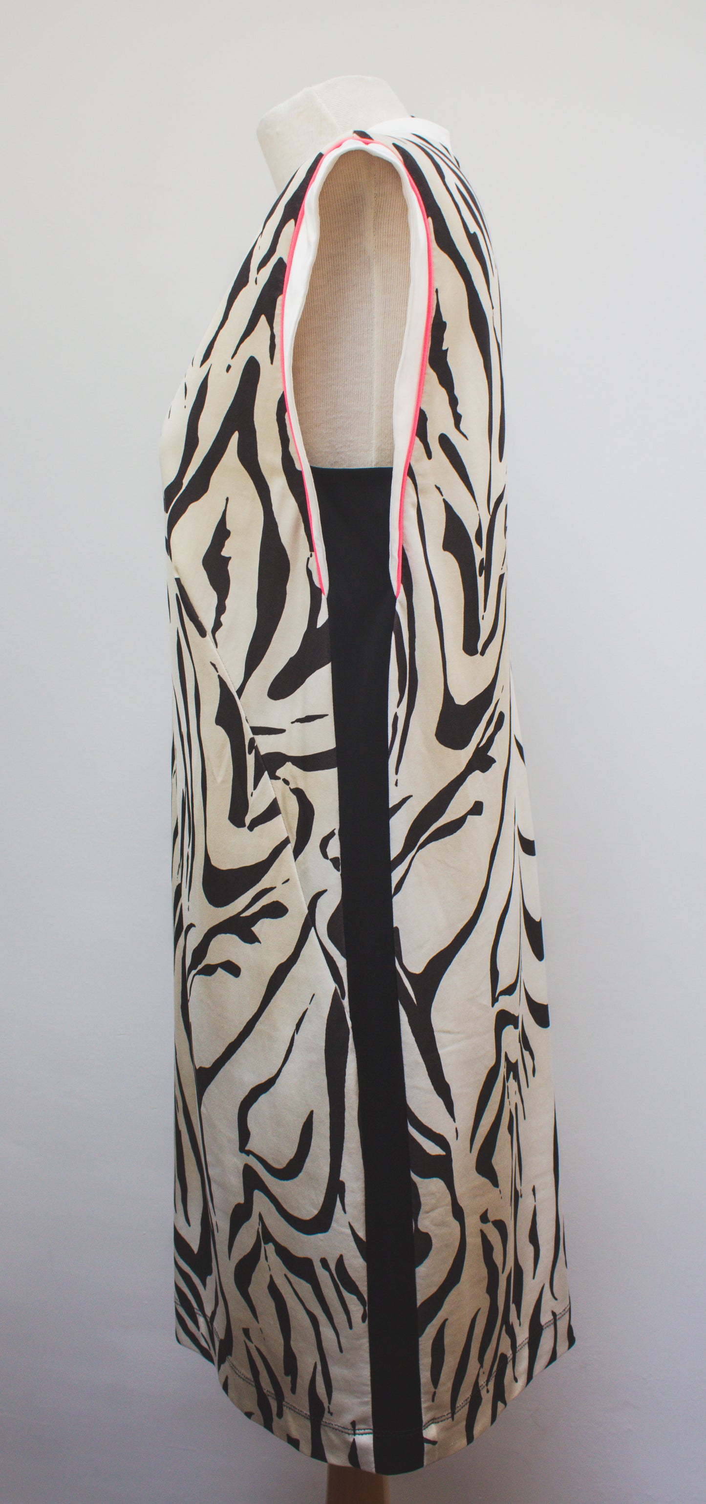 Marc Cain beige jurk maat 5