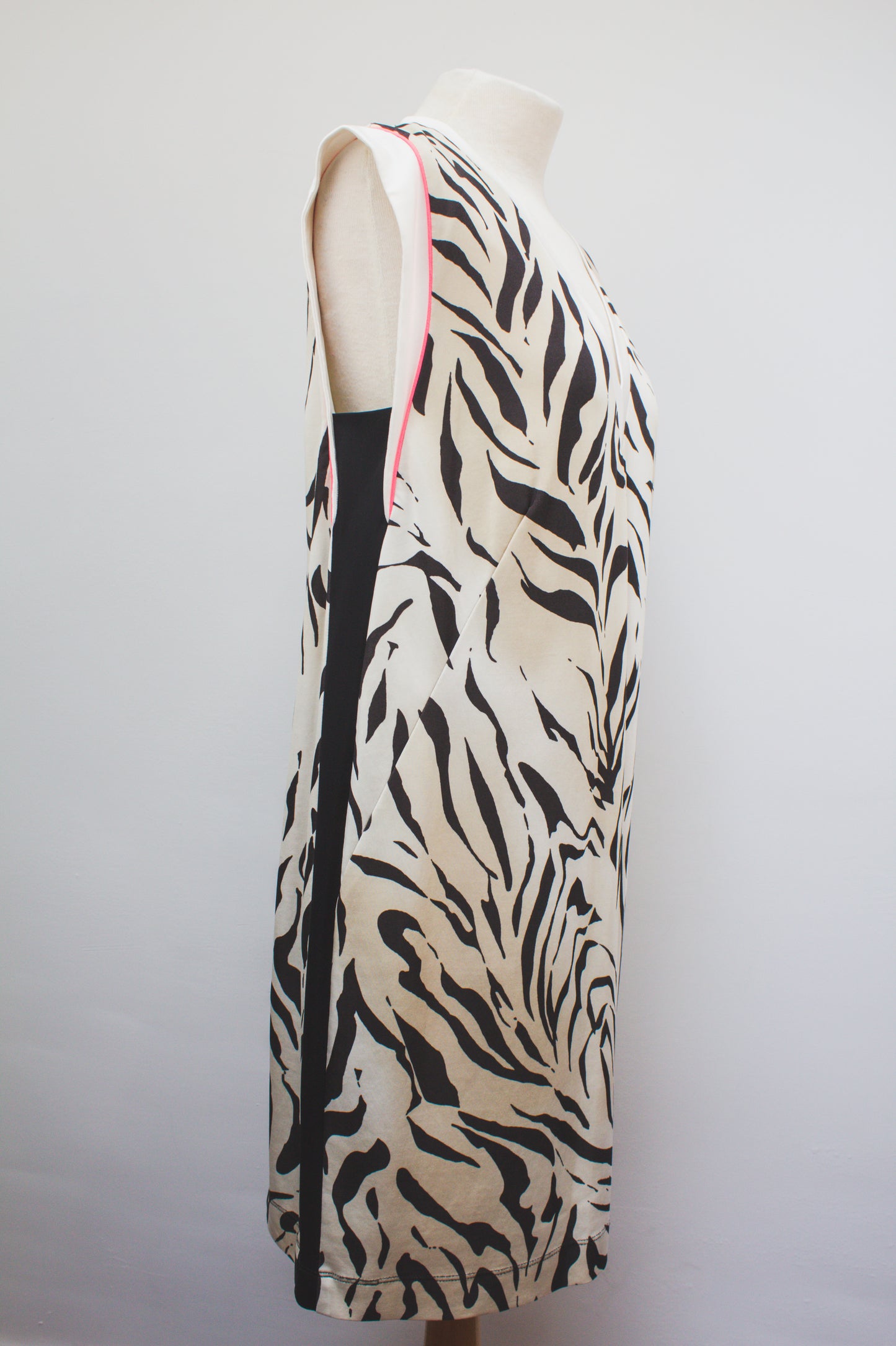 Marc Cain beige jurk maat 5