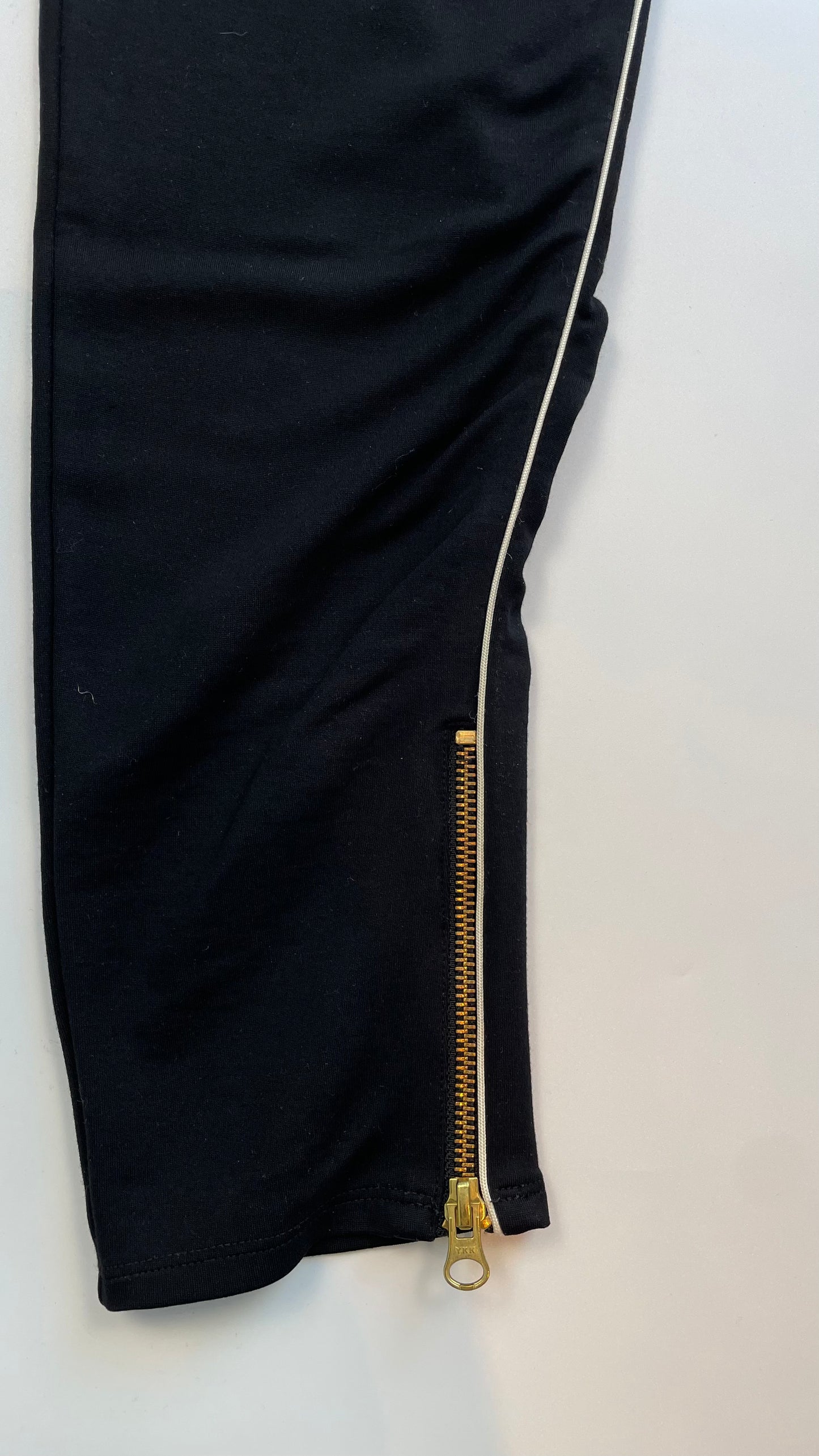 Vanilia zwarte broek met piping maat 40