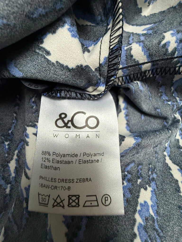 &Co Woman - Jurk - dierenprint, colkraag, doorknoopsluiting - XXL