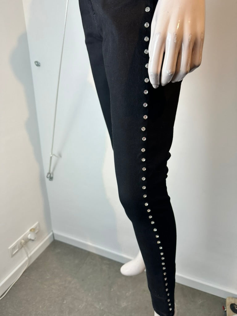 Nikkie zwarte jeans met strass maat 30