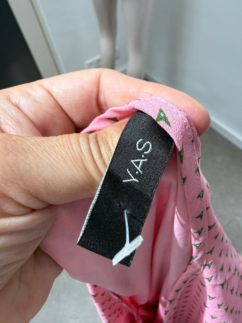 YAS - Jurk - roze, grafische print, overslag - maat S