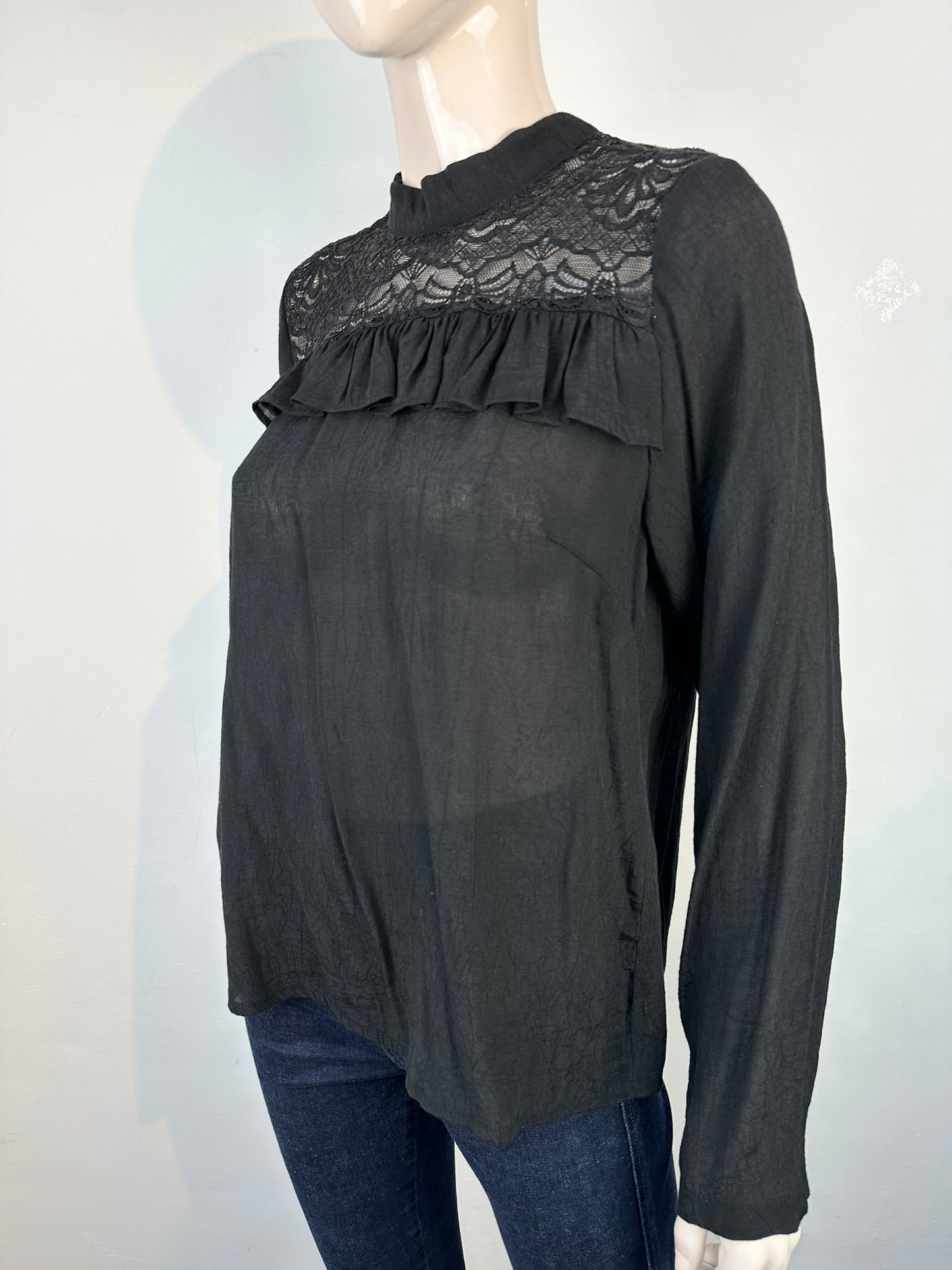 Nümph zwarte blouse met kant en ruffle maat 40