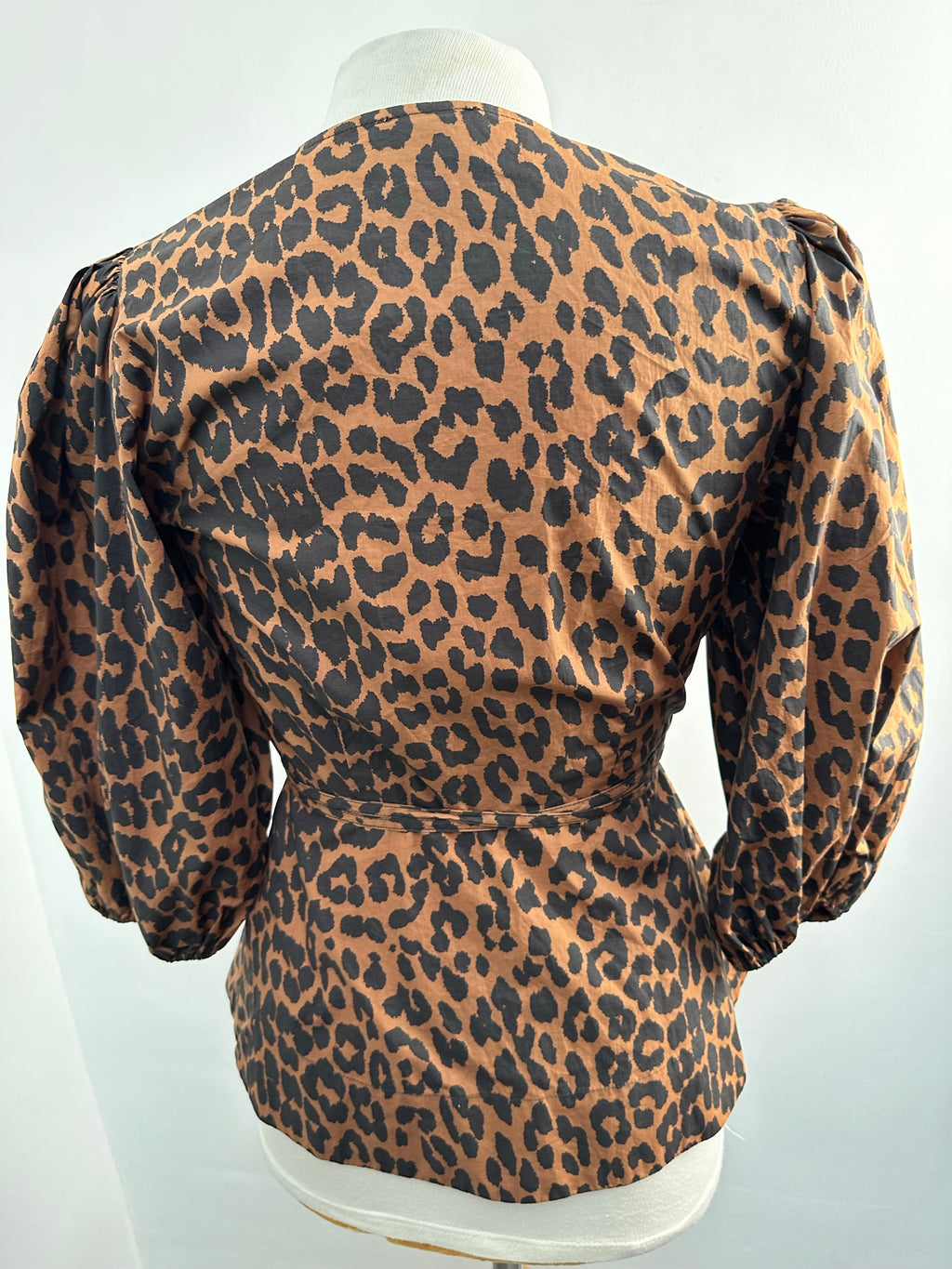 Ganni overslag blouse luipaard met pofmouw maat 34