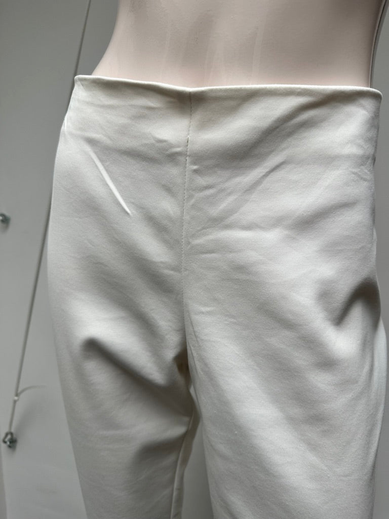 Witte broek in smal model maat 42