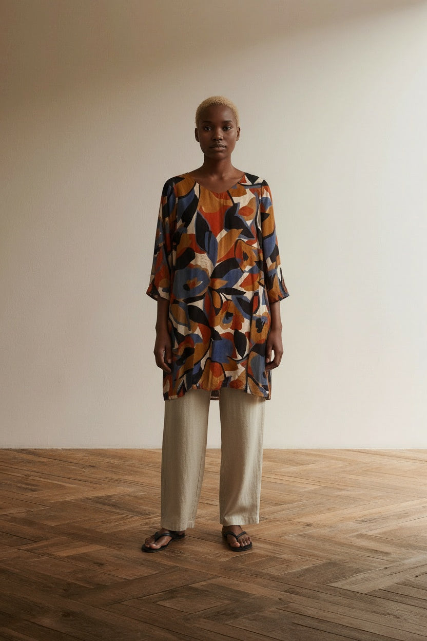 Full body view of the model wearing je m'habille comme ça Jurk maat 38 Multicolor