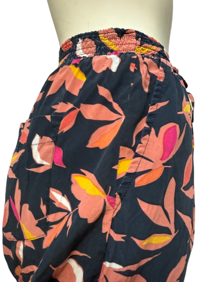 ESSENTIEL ANTWERP Broek maat L Donkerblauw met kleurrijke bladprint in roze, oranje, geel en wit