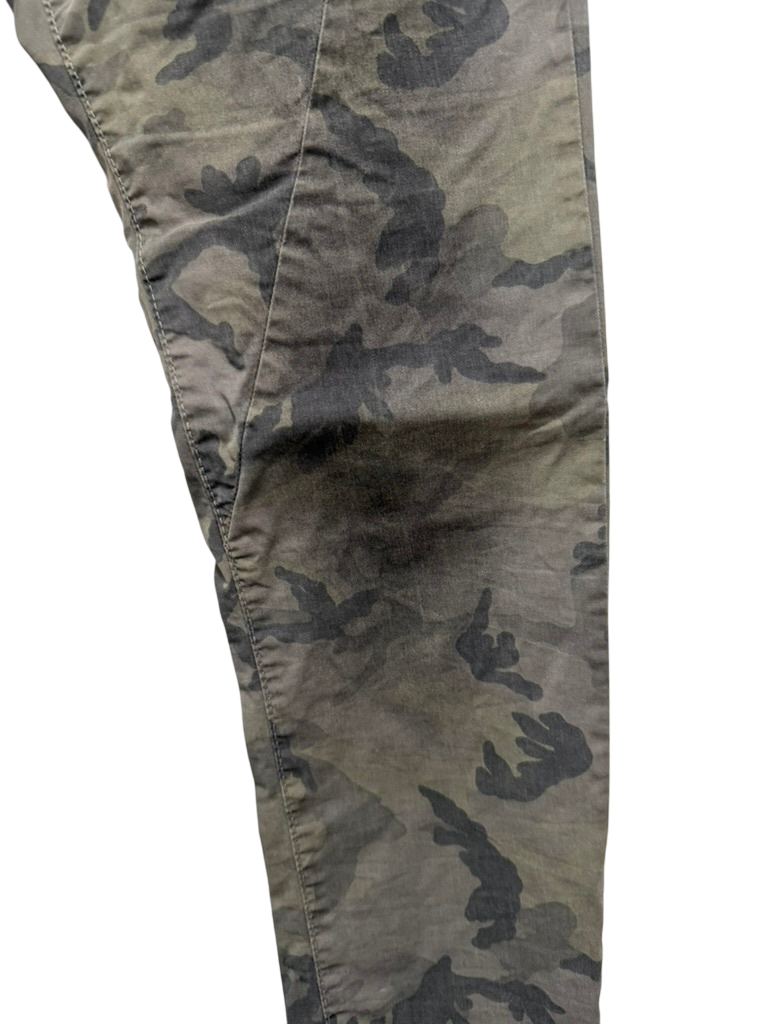 Please Broek maat small Groen/Olijfgroen met camouflageprint