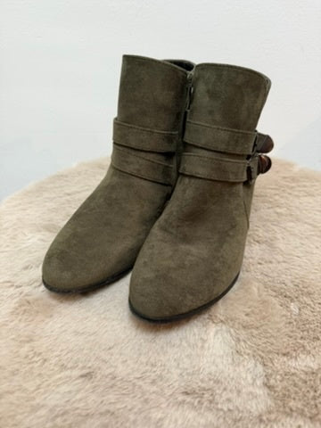 jana Laarsjes maat 38 olijfgroen