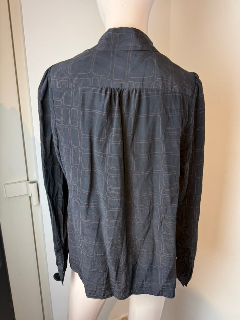 laundry industry Blouse maat M Zwart met een geometrisch patroon in lichtbruin