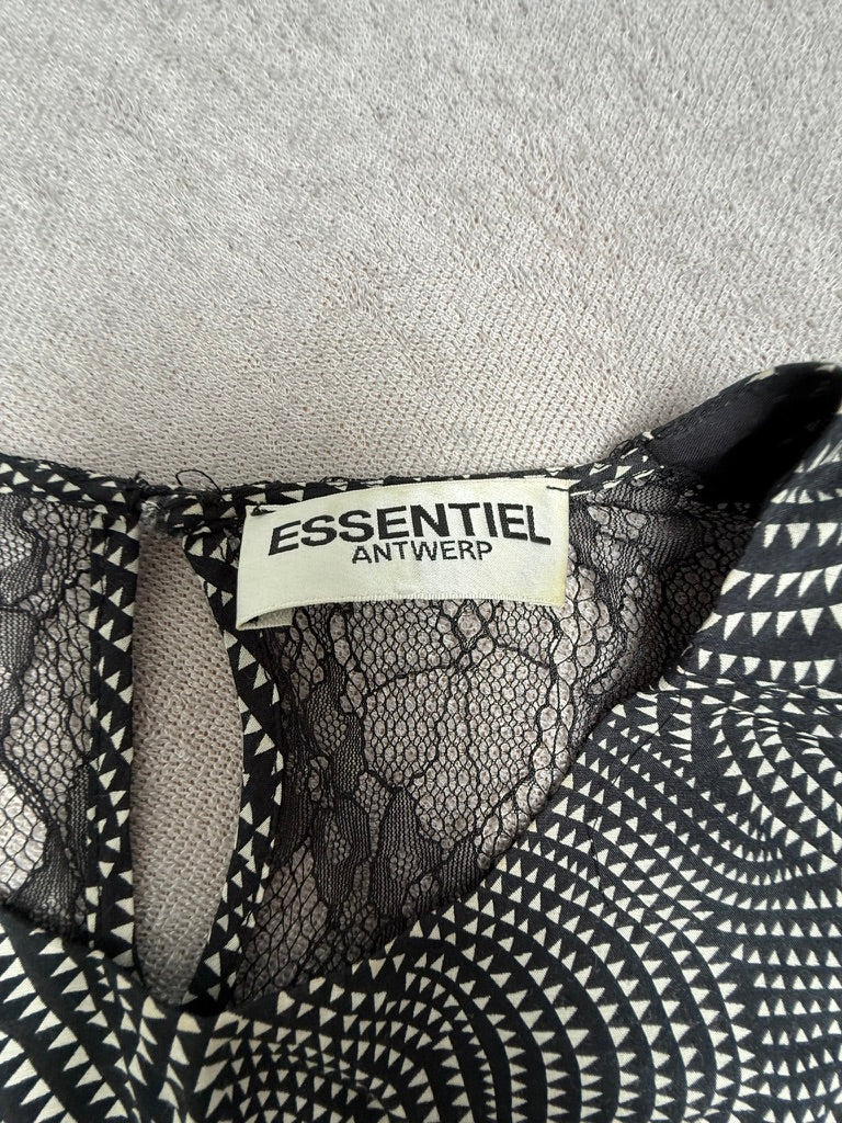Essentiel Antwerp - Jurk - zwart-wit stippenpatroon, lange mouwen, knoopsluiting achter - S