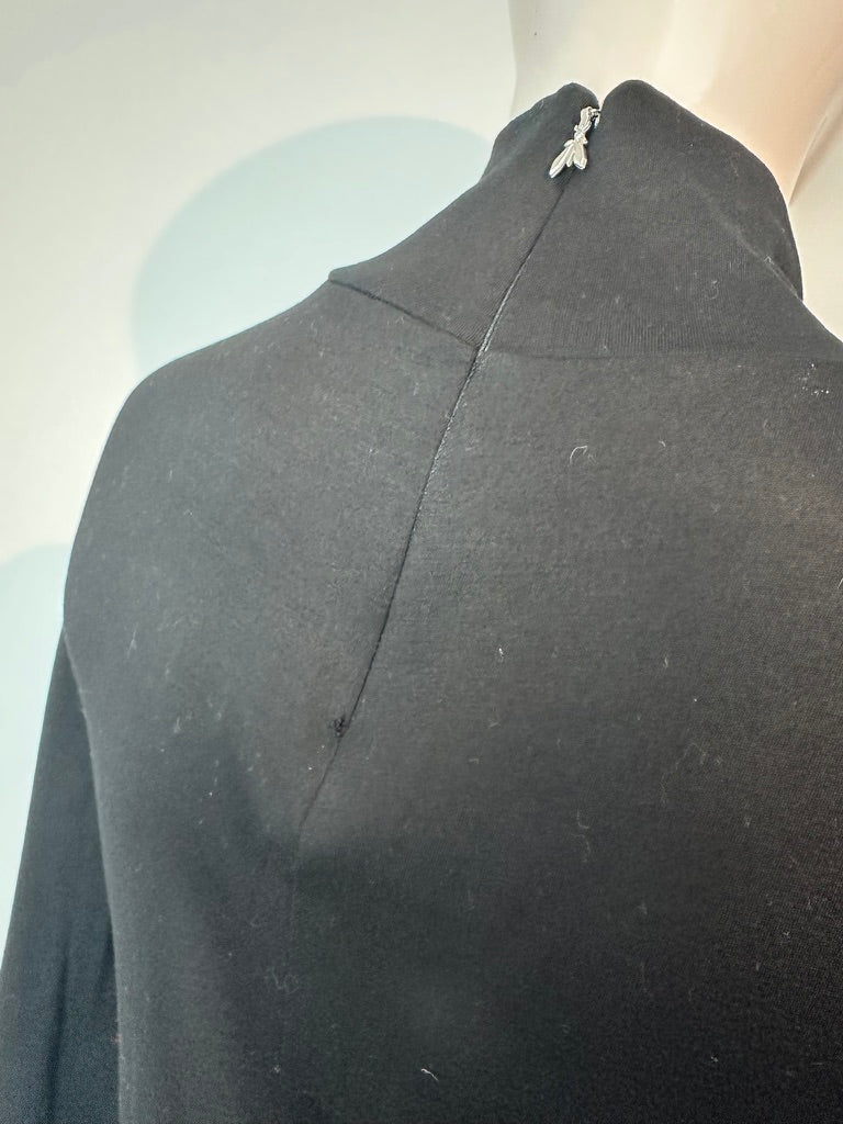 PATRIZIA PEPE - Jurk - zwart, hoge col, knoopdetail - S