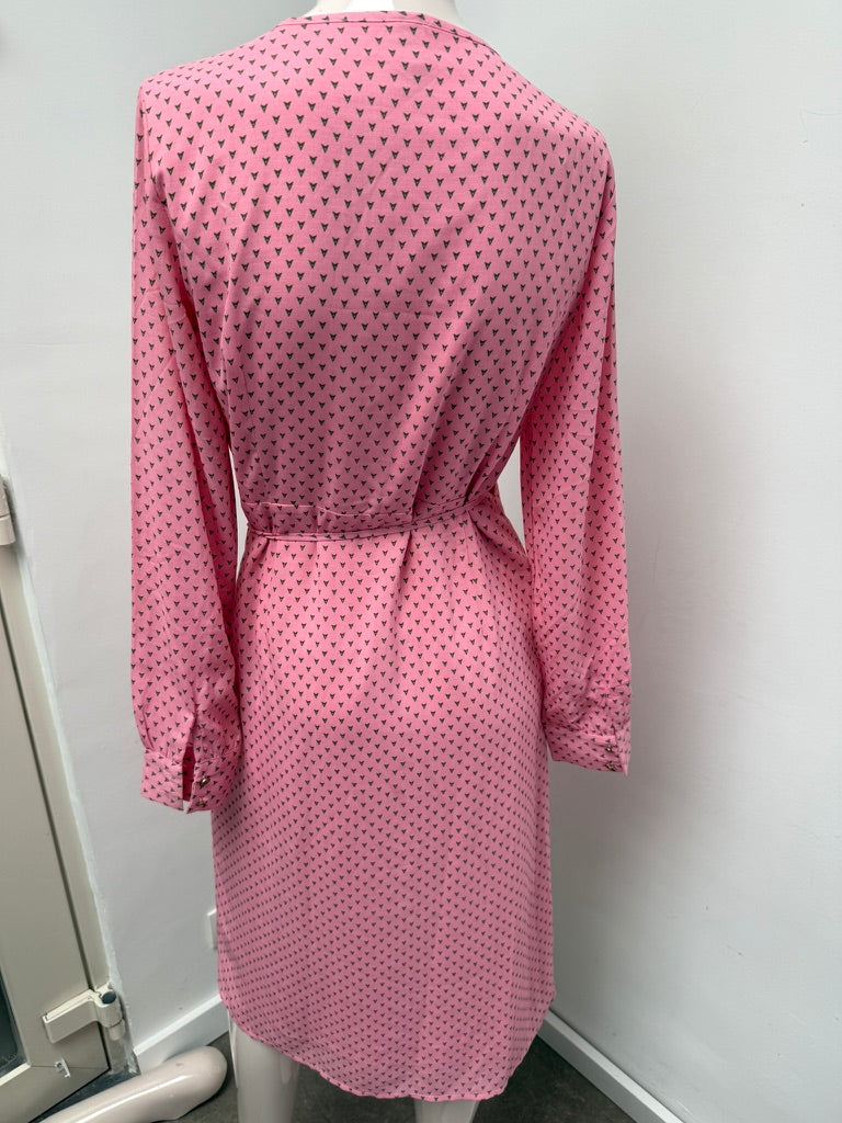 YAS - Jurk - roze, grafische print, overslag - maat S