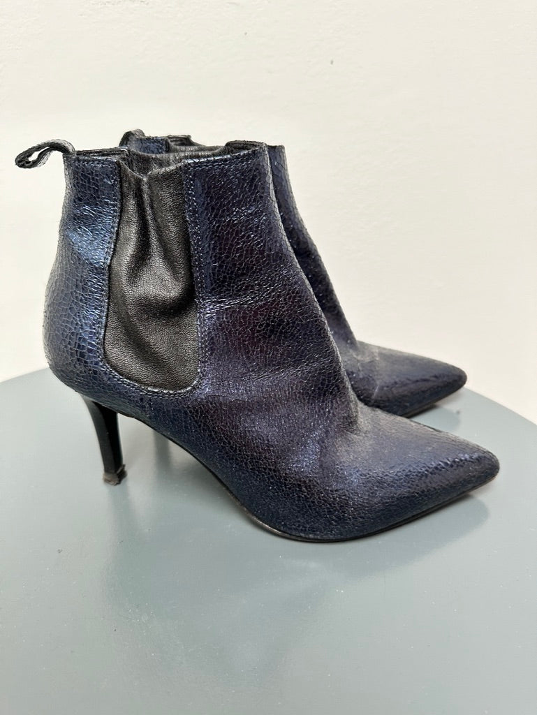 Malo blauwe metallic enkellaarsejs met hak maat 36