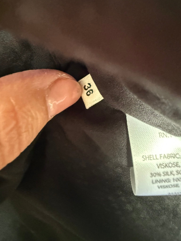 Essentiel Antwerp - Jurk - zwart-wit stippenpatroon, lange mouwen, knoopsluiting achter - S