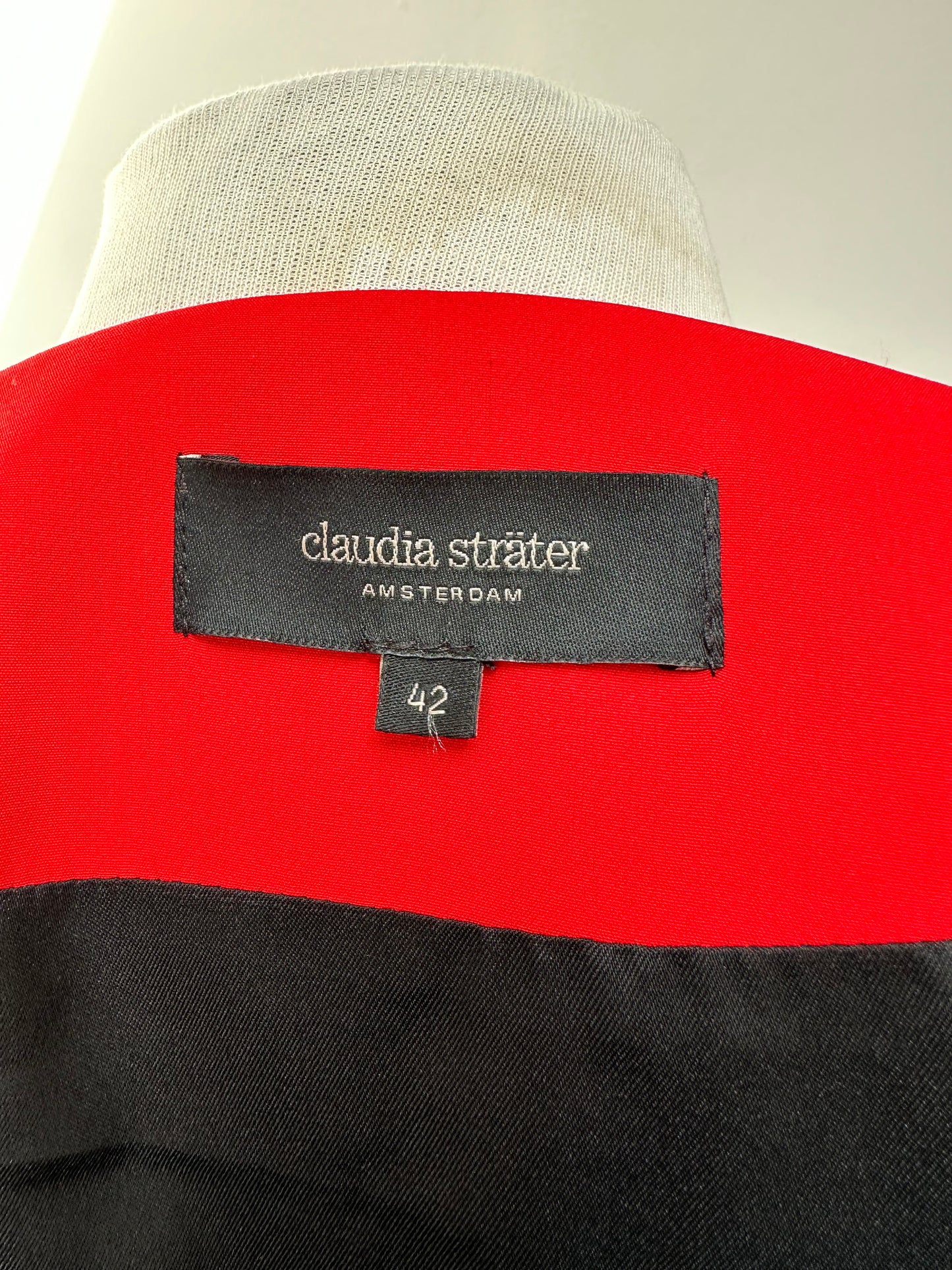 Claudia Sträter rood jasje maat 42