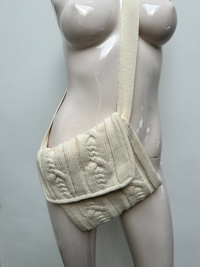 Victor bitton POUR SOMEBODY - Schoudertas - crème, kabelgebreid, overslag-sluiting