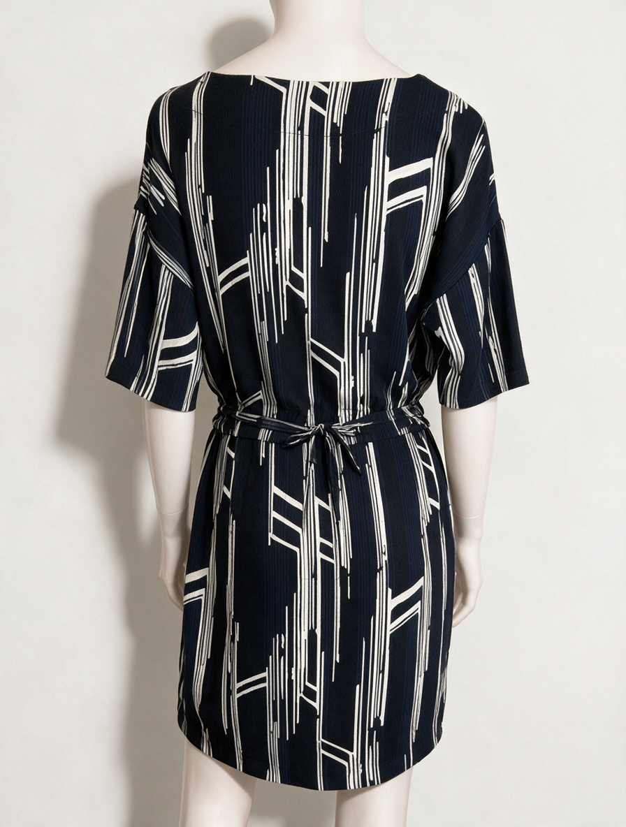 Modström - Jurk - zwart-wit, grafische print, strikkoord in de taille - XS