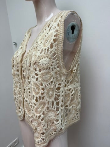 Studio Eleven Collection - Gilet - crème, opengewerkt bloemmotief, knoopsluiting - 1 maat