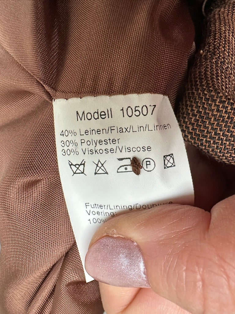 Emine bruin jasje maat 44