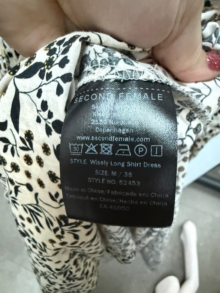 Second Female - Jurk - beige print, doorknoopsluiting, ceintuur - M