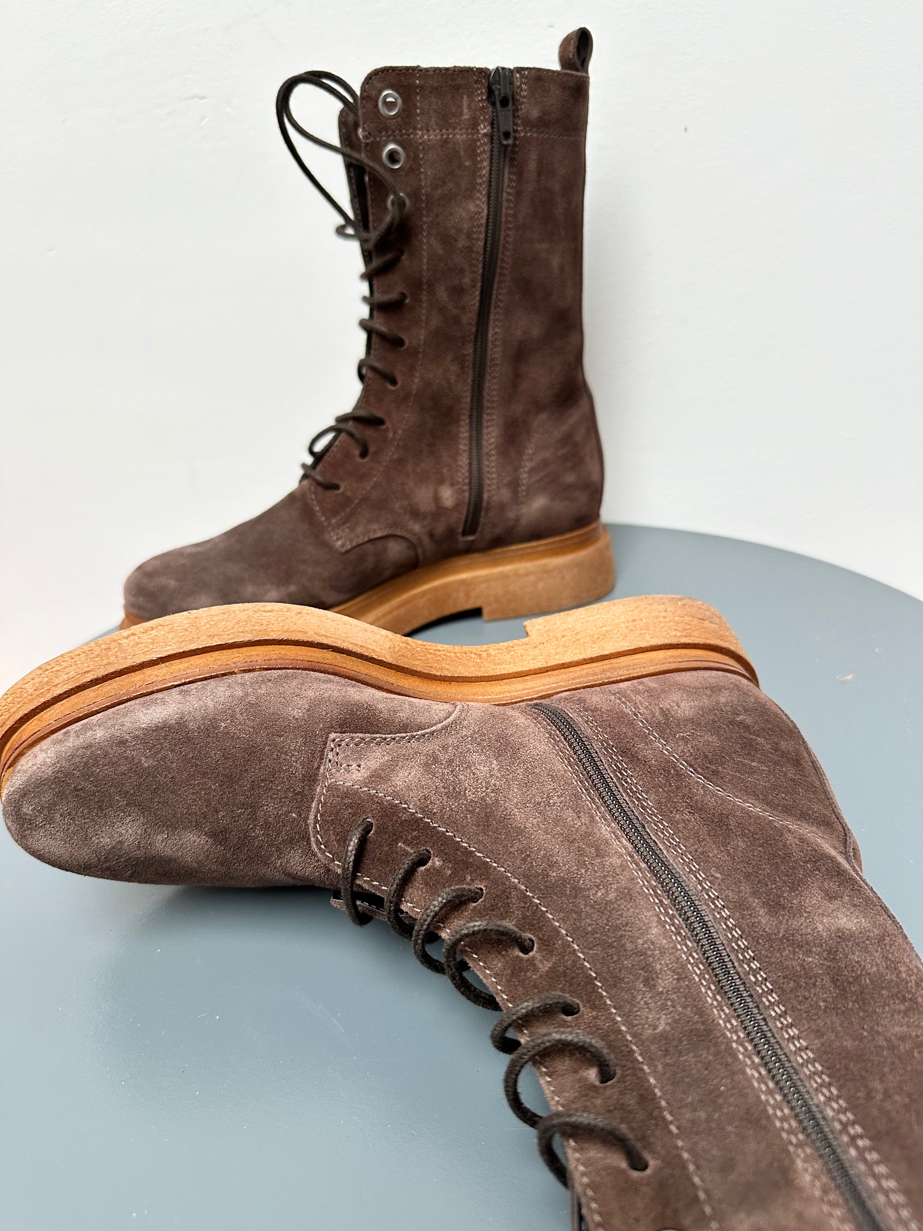 Capobello bruine veterlaarsjes suede maat 36