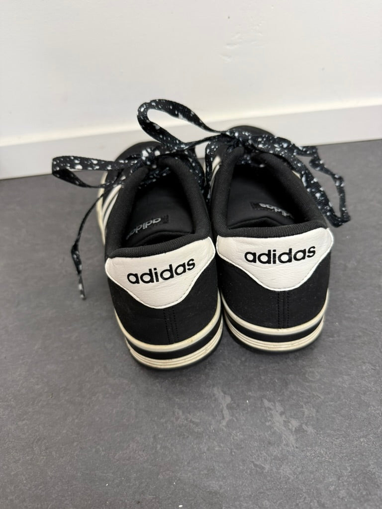 Adidas - Sneakers - zwart-wit, drie adidas-strepen, vetersluiting
