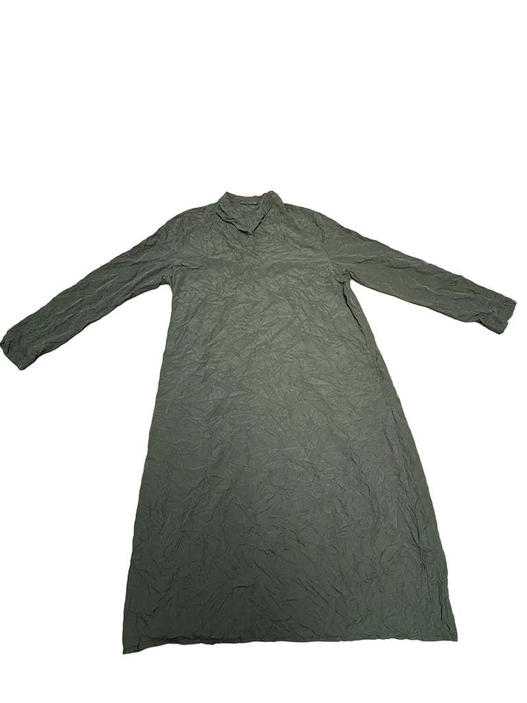 OSKA Crinkle Jurk Olijfgroen – Luchtige A-Lijn Jurk – Minimalistische Designerjurk