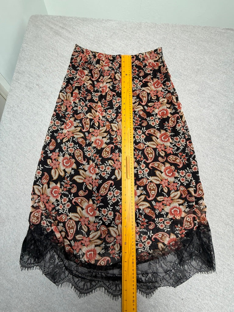 ESQUALO - Rok - zwart met bloemenprint, kanten zoom, midi lengte - 42